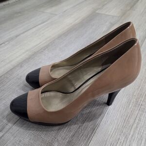 BANDOLINO WOMEN'S PATTEN LEATHER CAP TOE HEELS SIZE 6.5